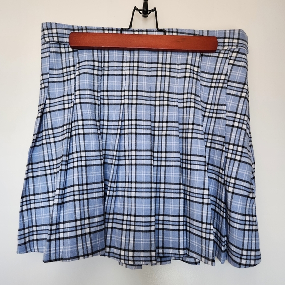 Hollister Ultra High-Rise Junior's Pleated Mini Skirt Light Blue Plaid Sz. Large - Picture 2 of 15